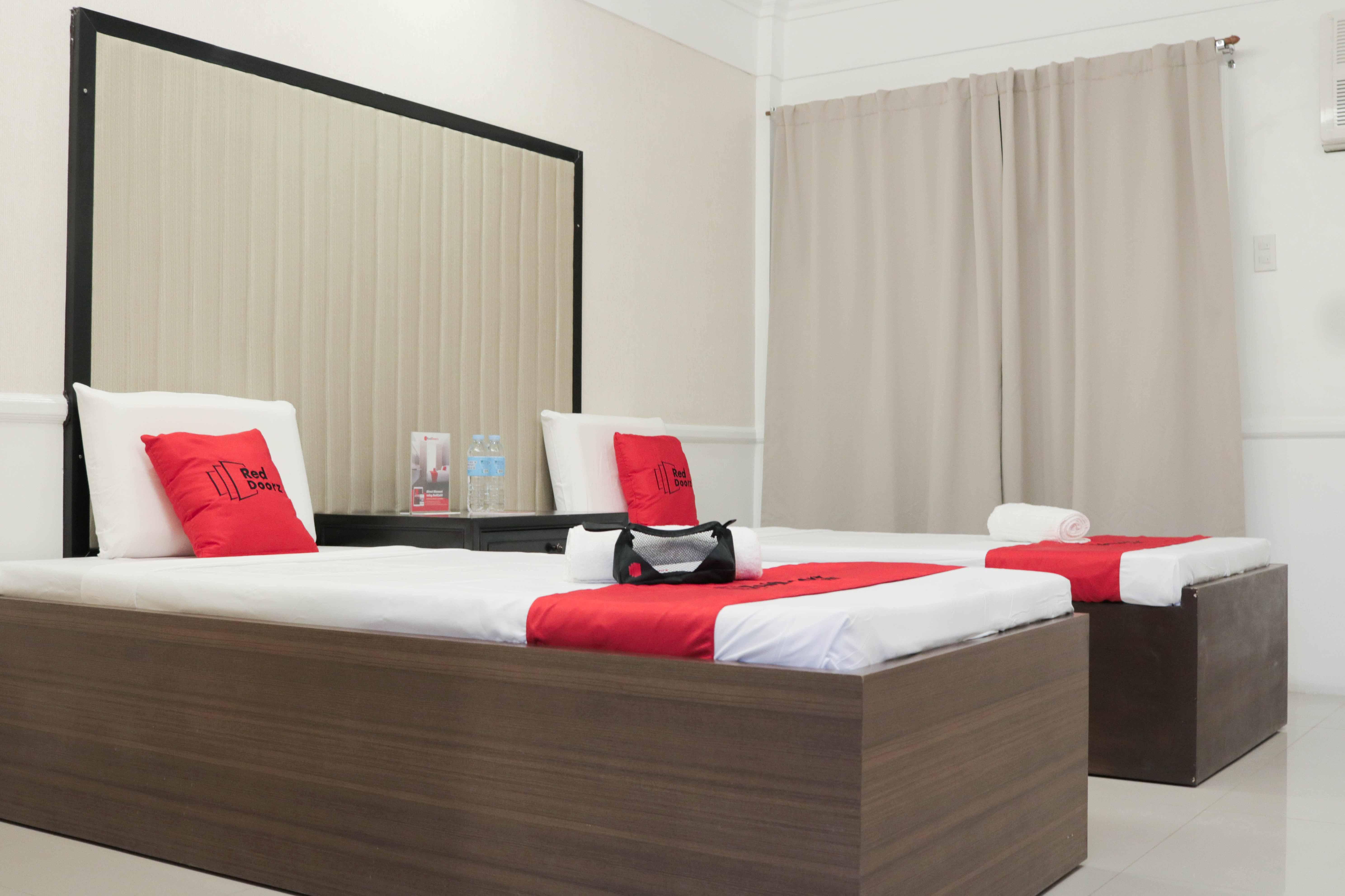 Hotel RedDoorz Premium @ Wireless Mandaue Cebu Exterior foto