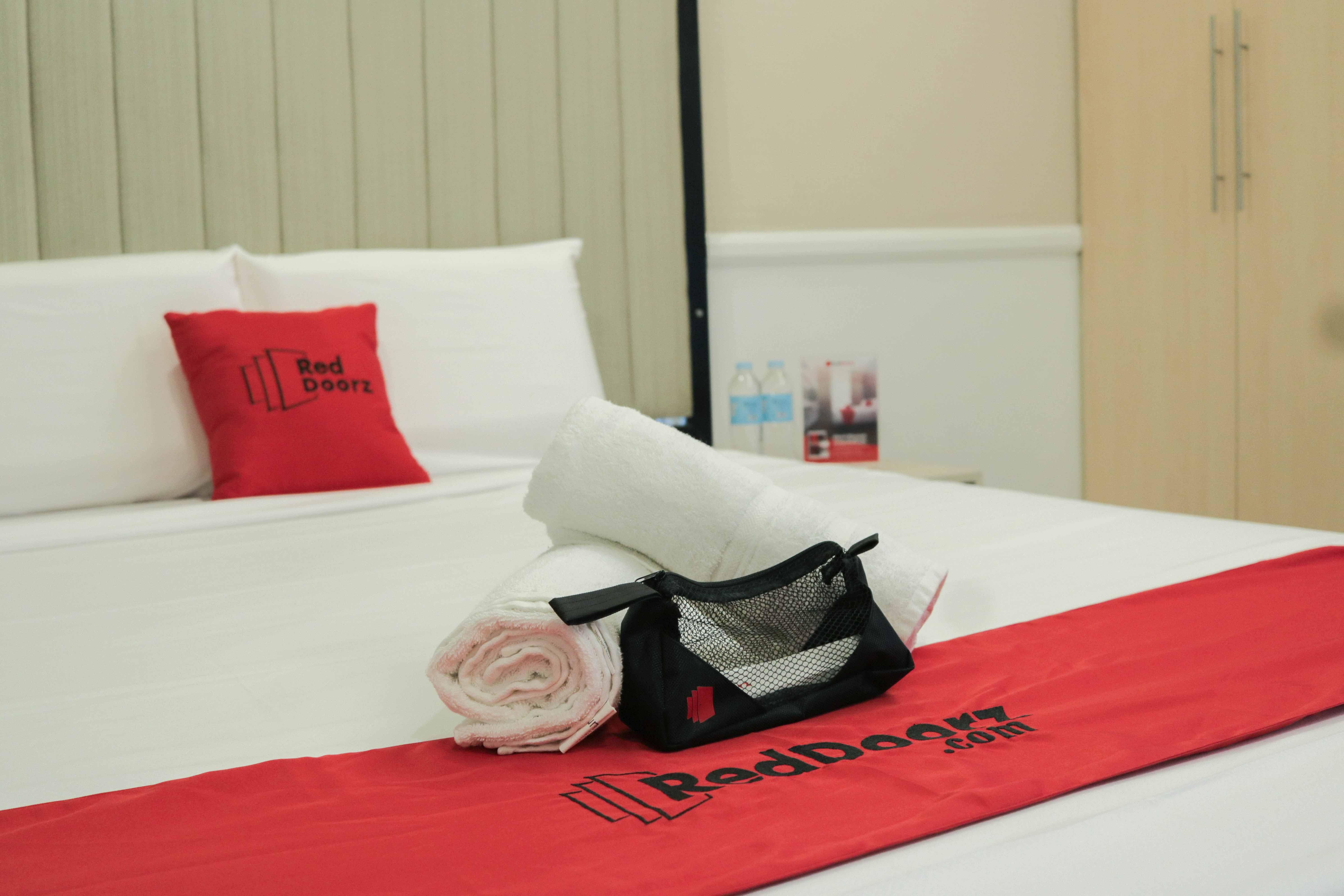 Hotel RedDoorz Premium @ Wireless Mandaue Cebu Exterior foto