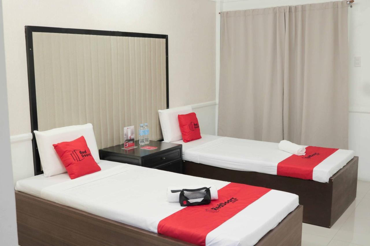 Hotel RedDoorz Premium @ Wireless Mandaue Cebu Exterior foto